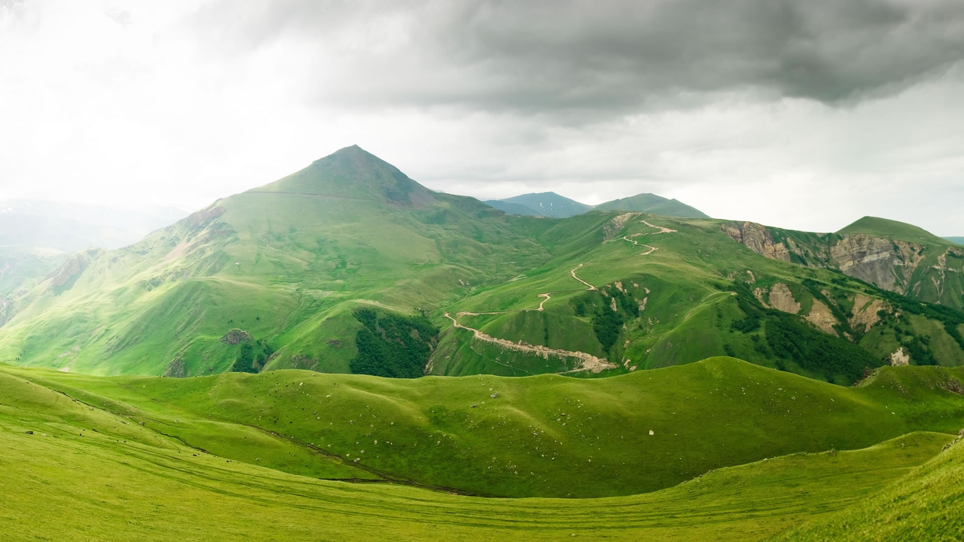 Superb Green Mountains for 1920 x 1080 HDTV 1080p resolution