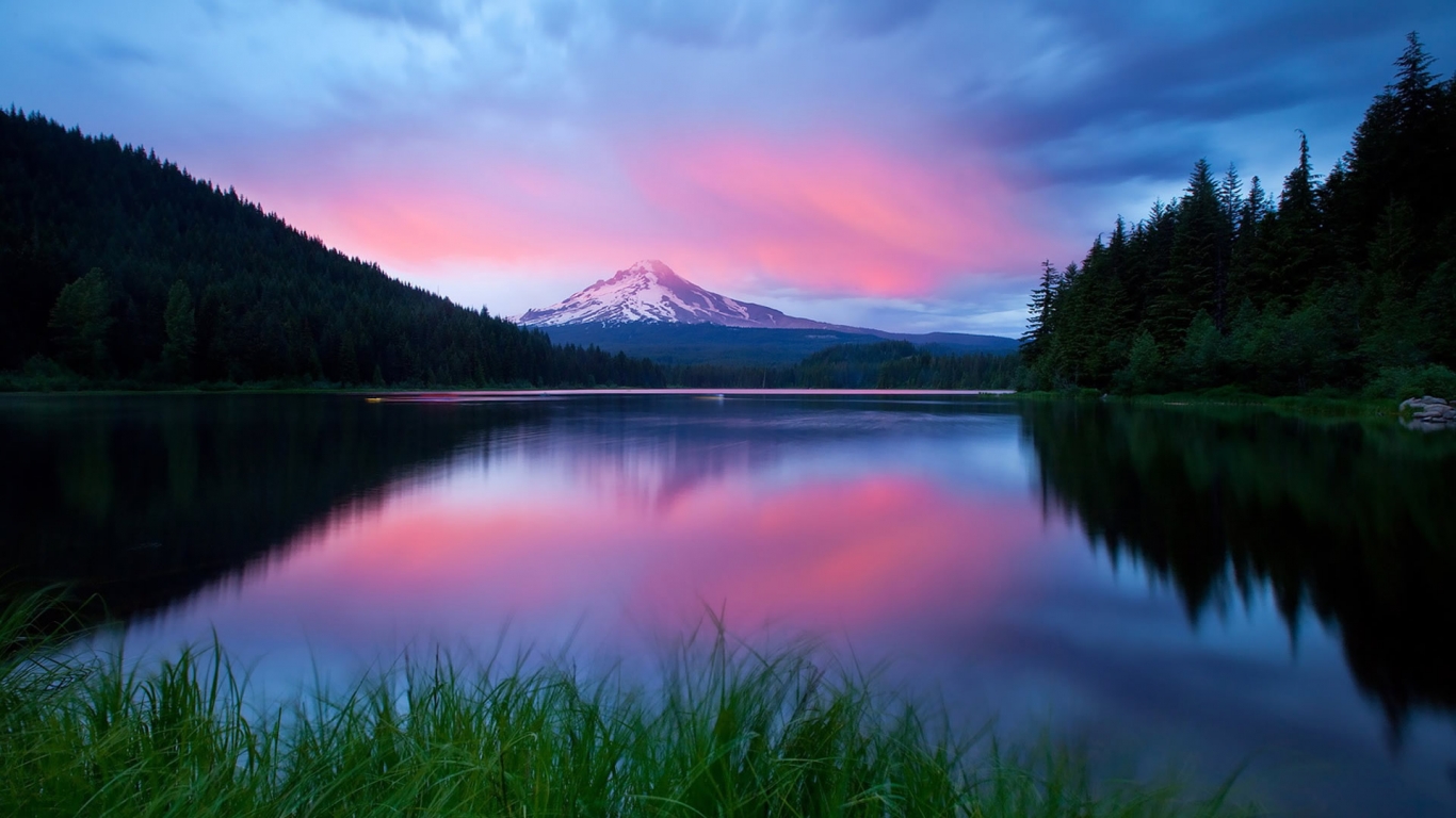 Superb Lake and Mountain for 1366 x 768 HDTV resolution