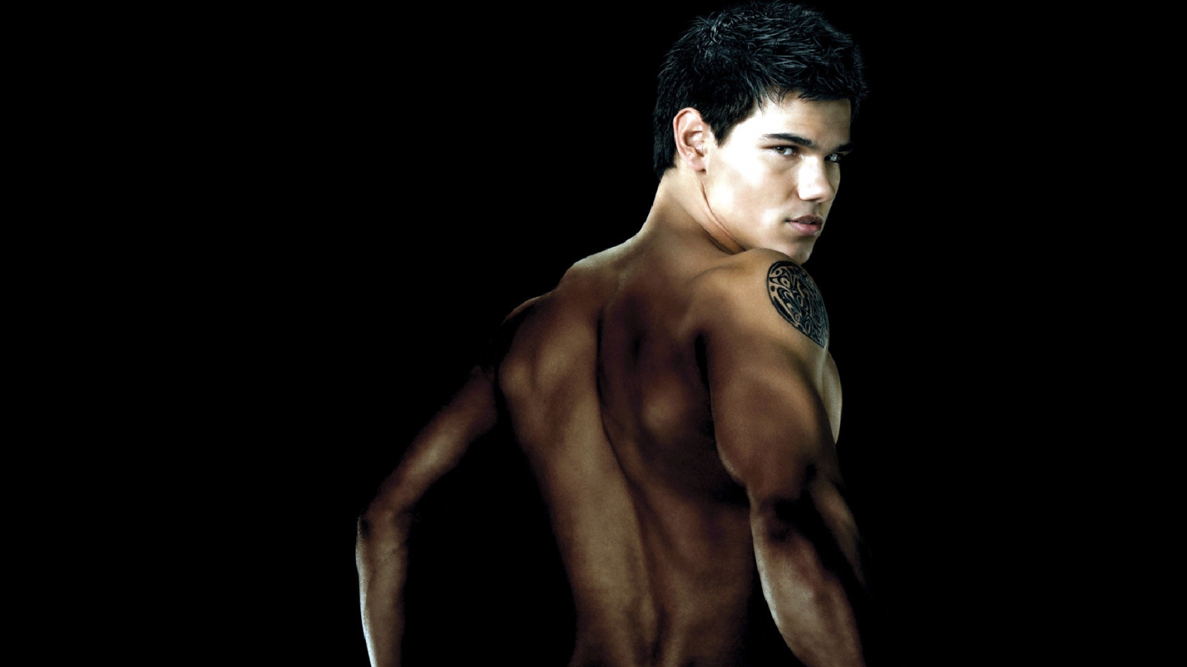 Taylor Lautner Sexy for 1680 x 945 HDTV resolution