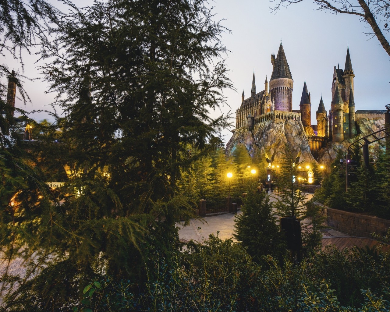The Wizarding World of Harry Potter for 1280 x 1024 resolution