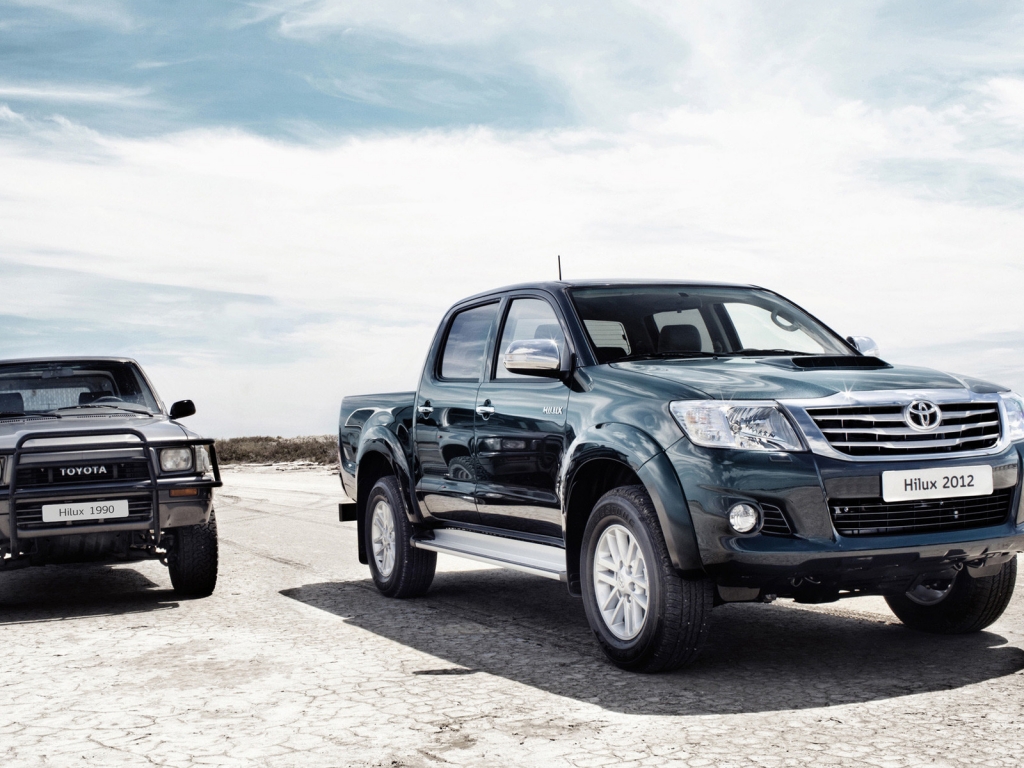 Toyota Hilux Old vs New for 1024 x 768 resolution