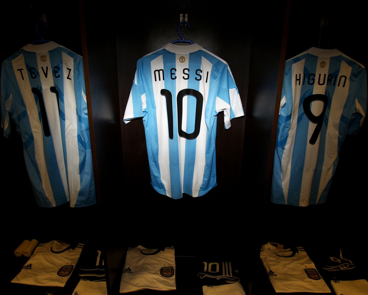 Tshirt of Messi, Tevez and Higuain for 1280 x 1024 resolution
