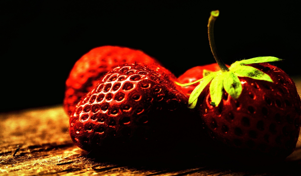 Two ripe strawberries for 1024 x 600 widescreen resolution