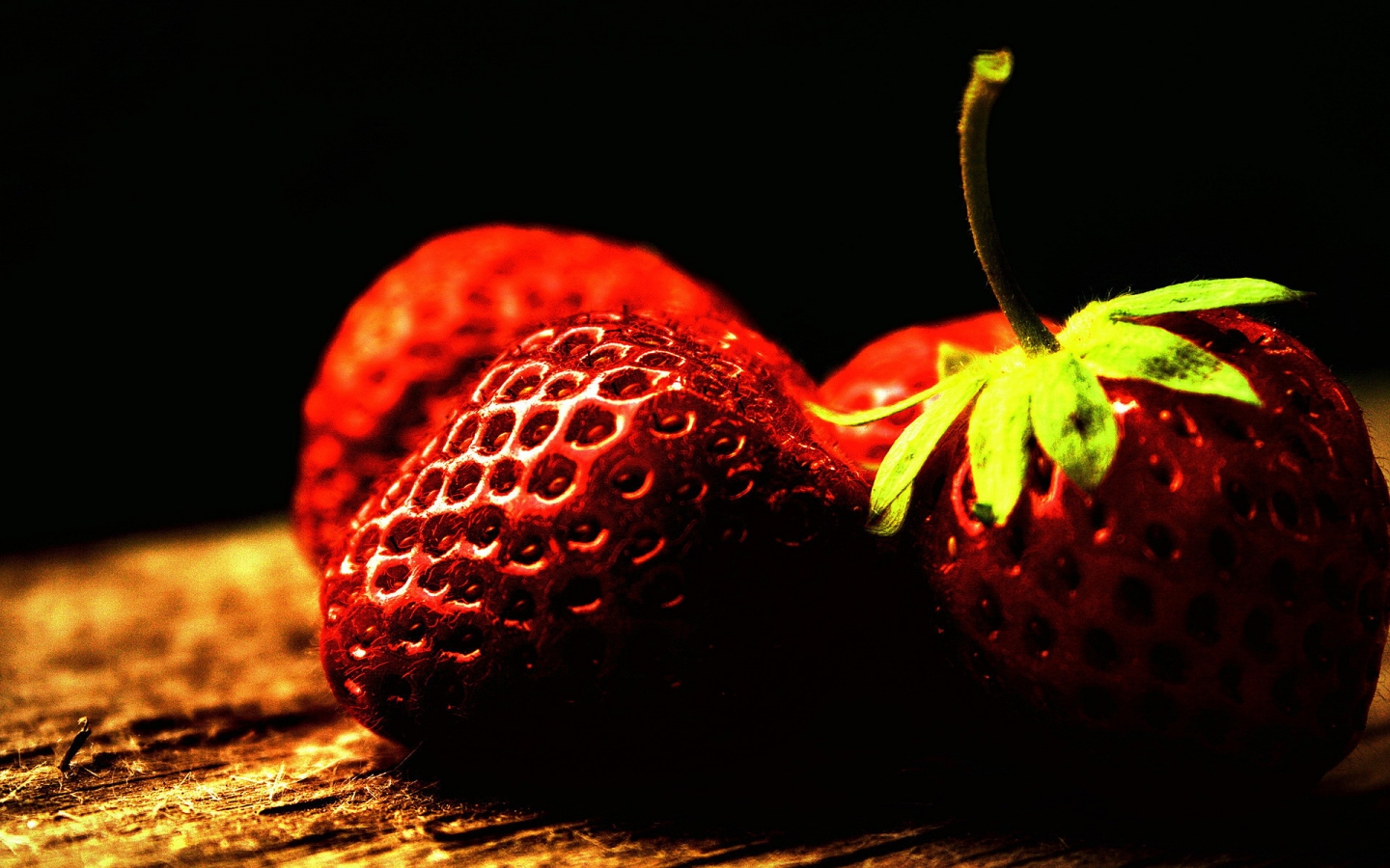 Two ripe strawberries for 1440 x 900 widescreen resolution