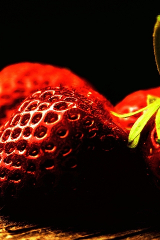 Two ripe strawberries for 320 x 480 iPhone resolution