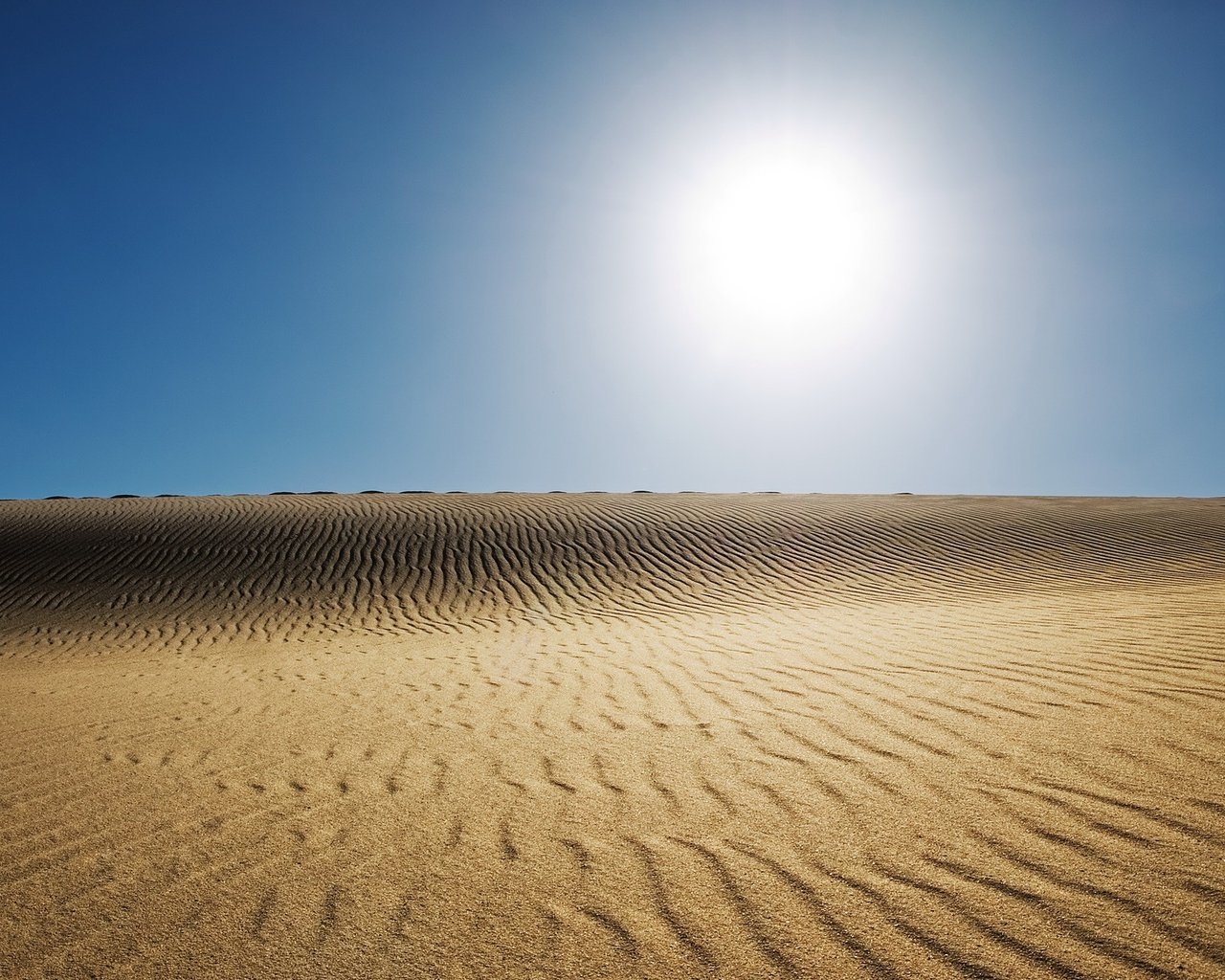 Untouched sand for 1280 x 1024 resolution