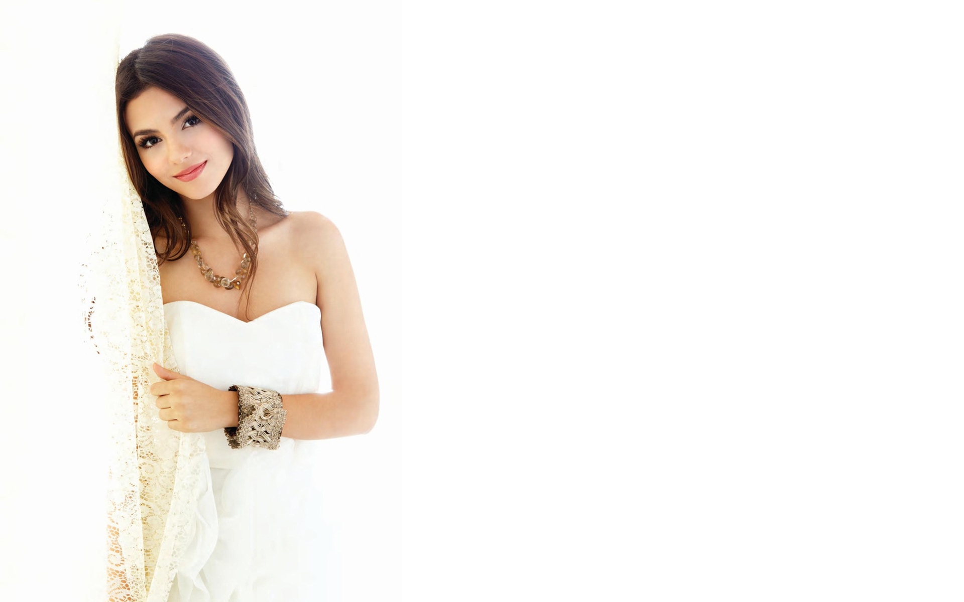 Victoria Justice White Outfit for 1920 x 1200 widescreen resolution