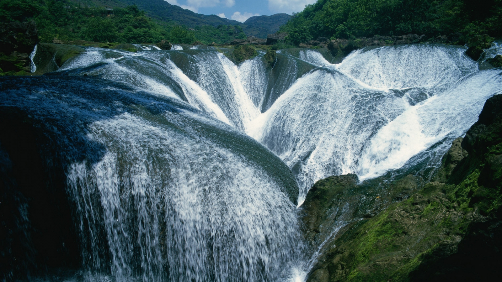 Waterfalls for 1600 x 900 HDTV resolution