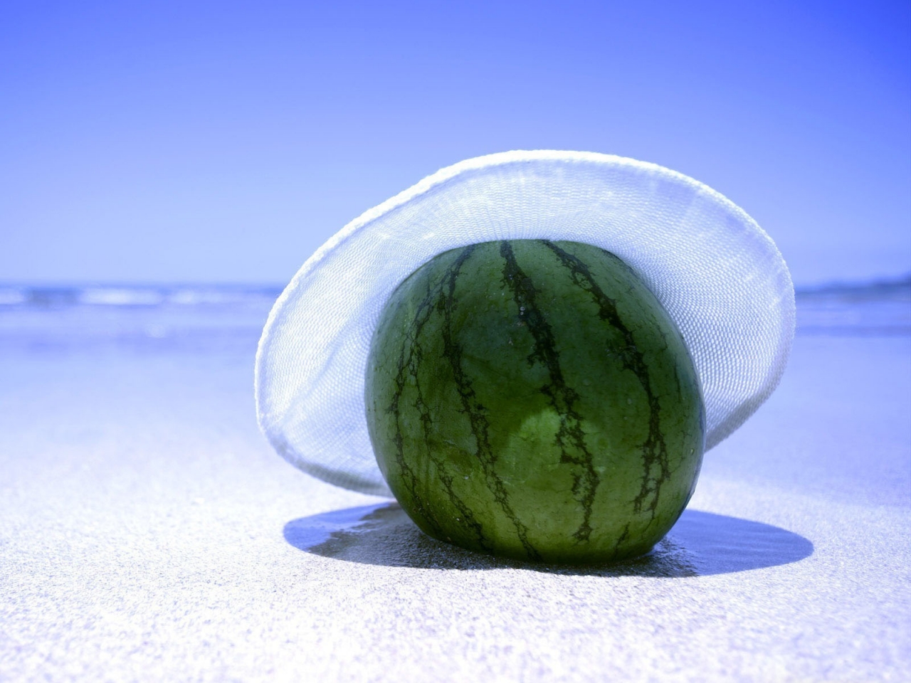Watermelon on the beach for 1280 x 960 resolution