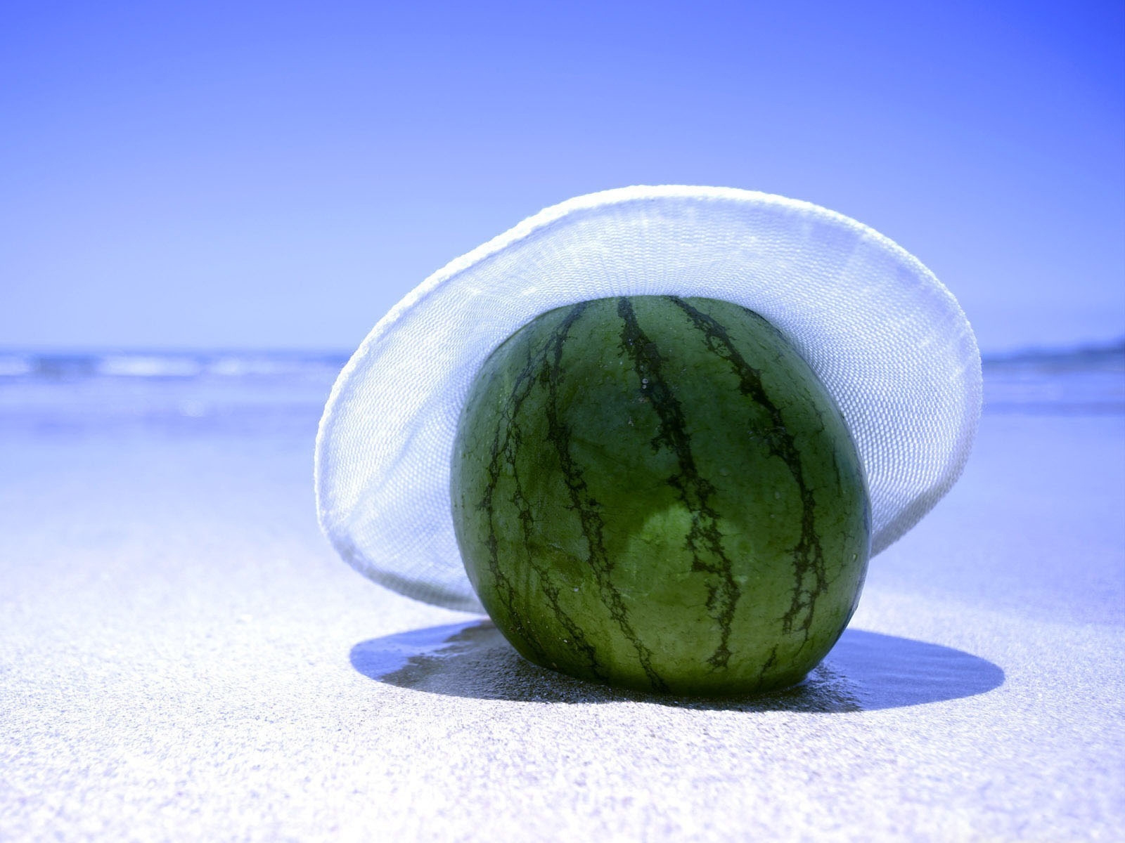 Watermelon on the beach for 1600 x 1200 resolution