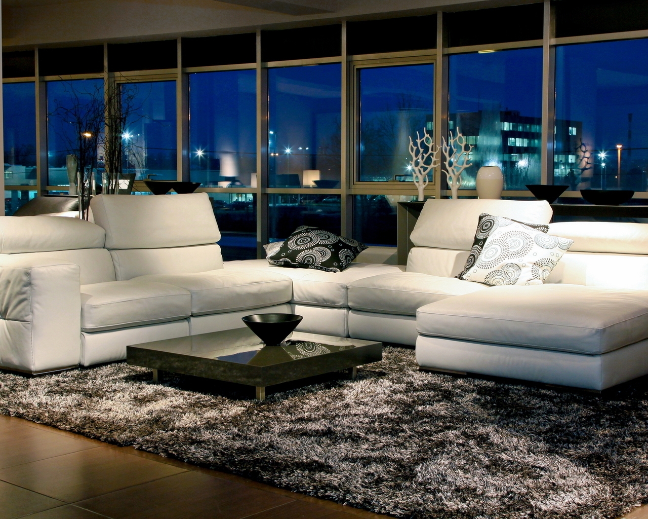 White Sofa for 1280 x 1024 resolution
