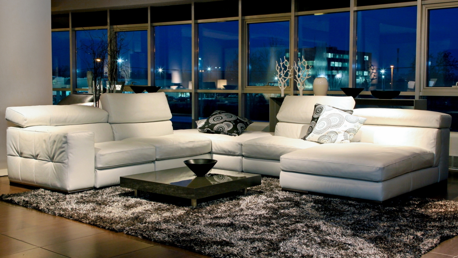 White Sofa for 1536 x 864 HDTV resolution