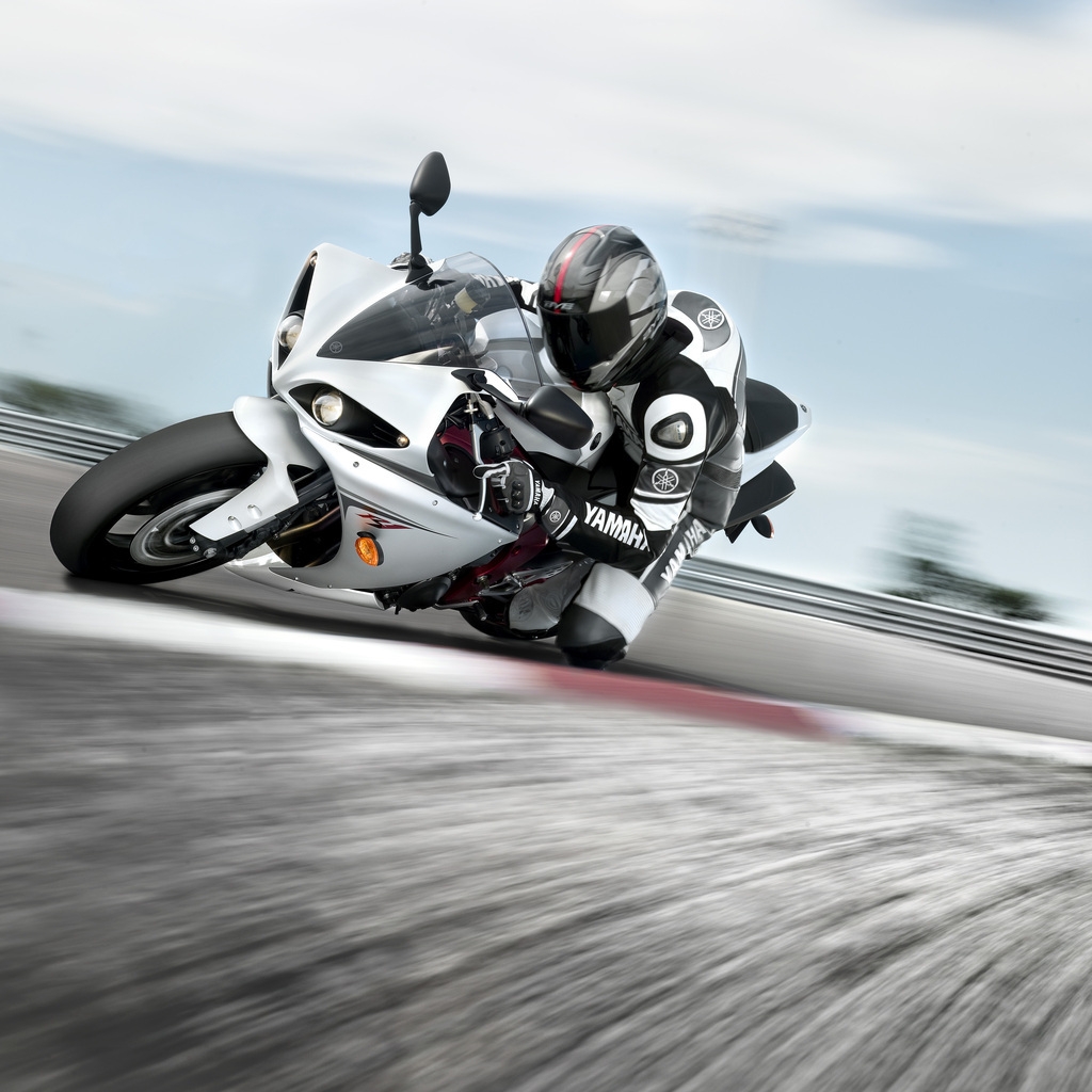Yamaha Speed Racing for 1024 x 1024 iPad resolution