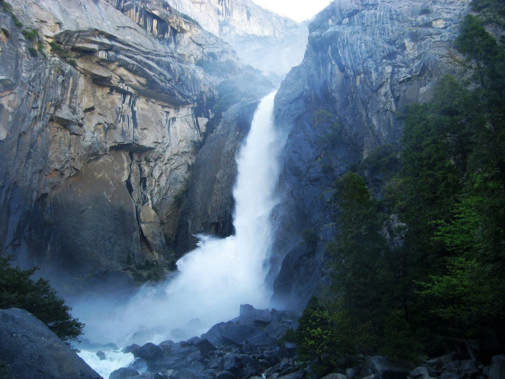 Yosemite Waterfalls for 1024 x 768 resolution