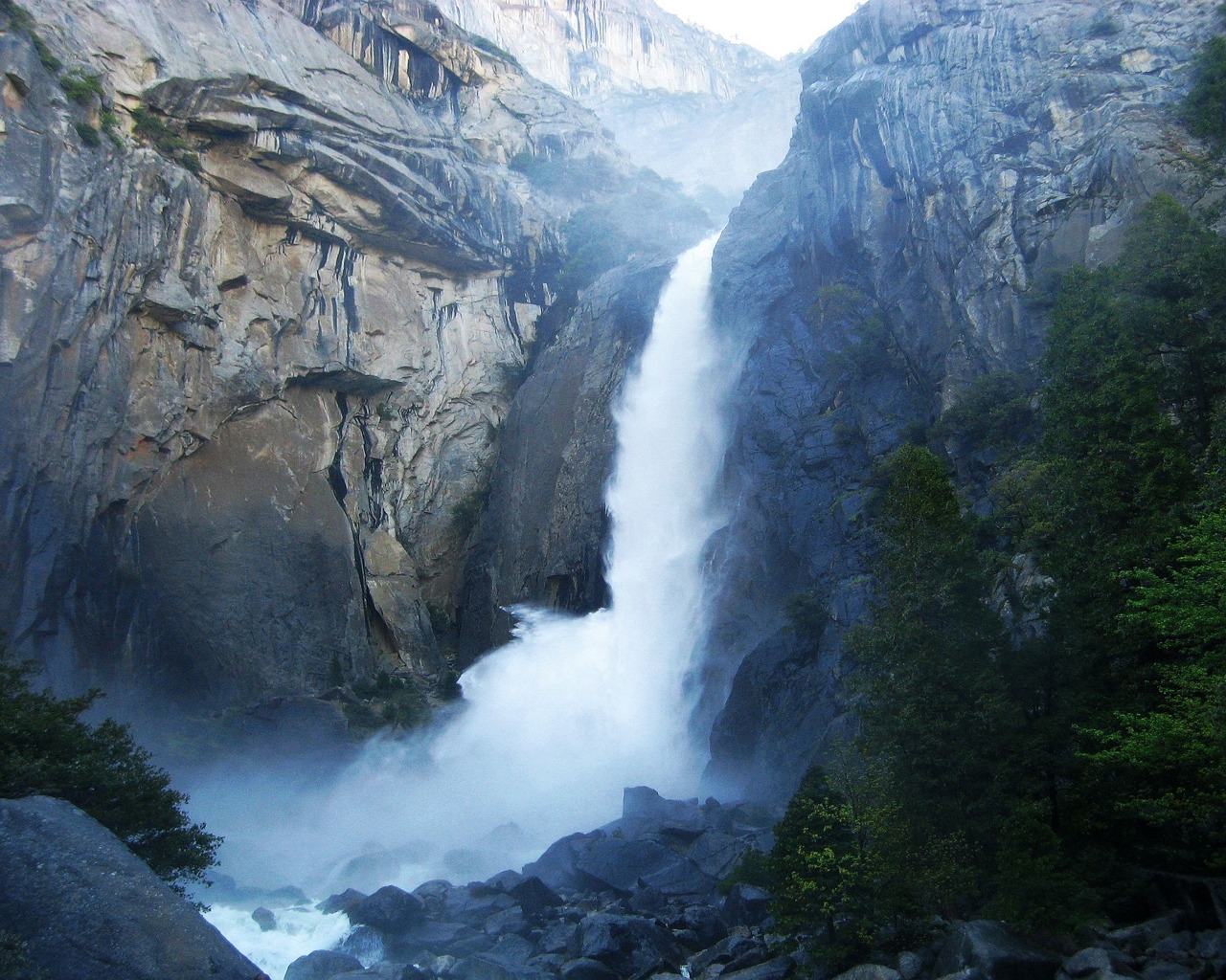 Yosemite Waterfalls for 1280 x 1024 resolution