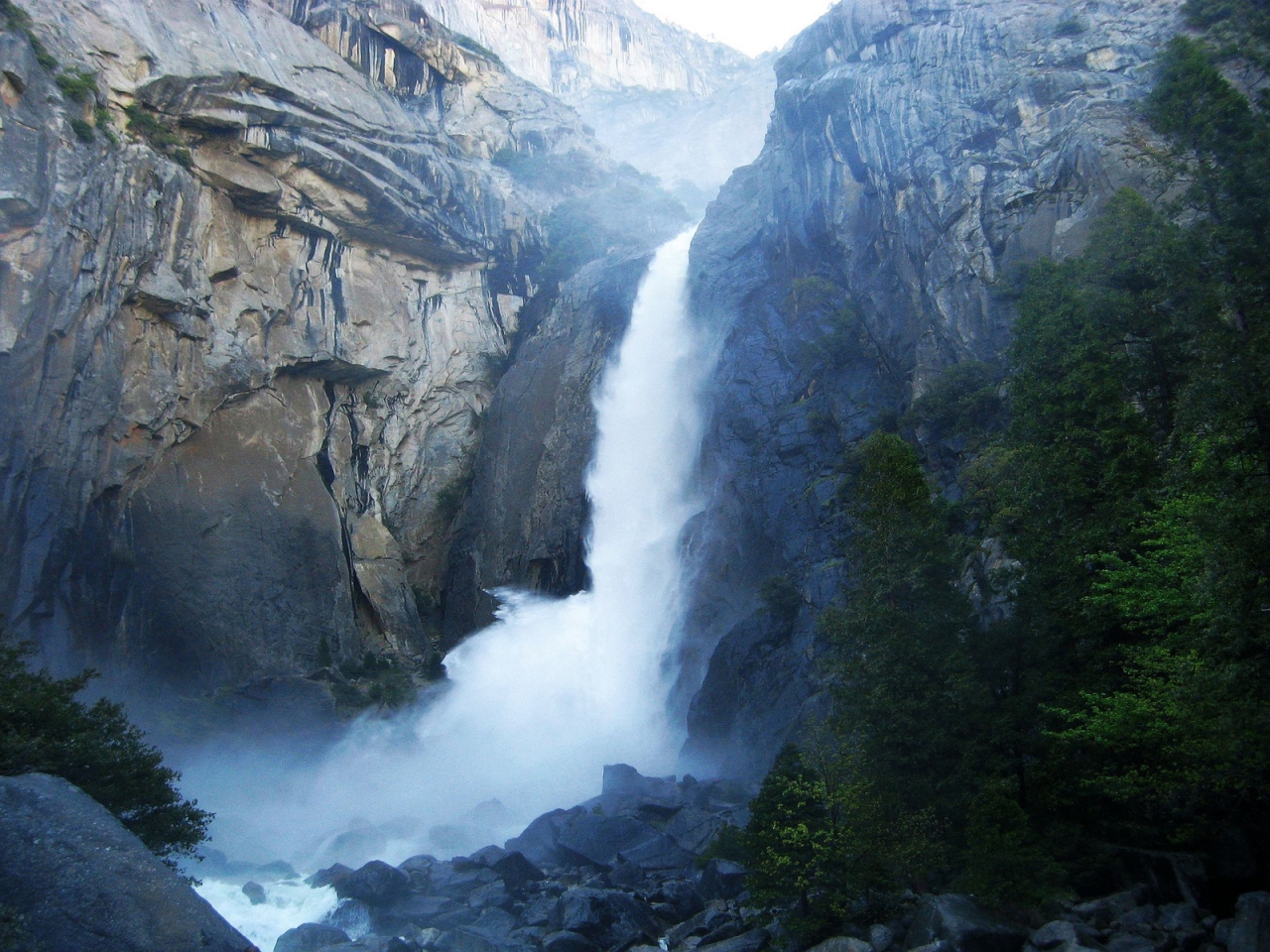 Yosemite Waterfalls for 1280 x 960 resolution
